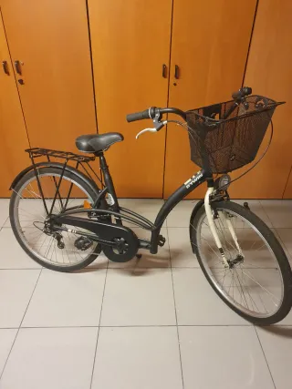 Bicicleta de paseo BTWIN negra