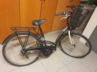 Bicicleta de paseo BTWIN negra