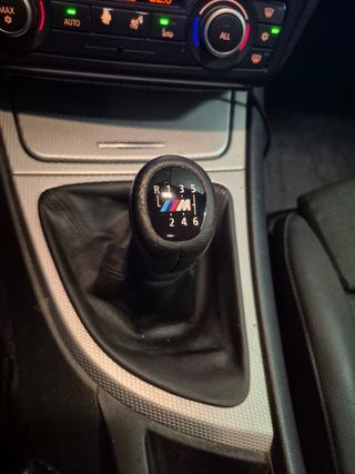 BMW Serie 1 año 2010 modelo 116d pack M Sport