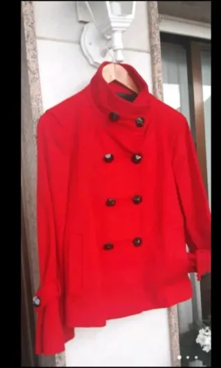 Chaquetón corto rojo