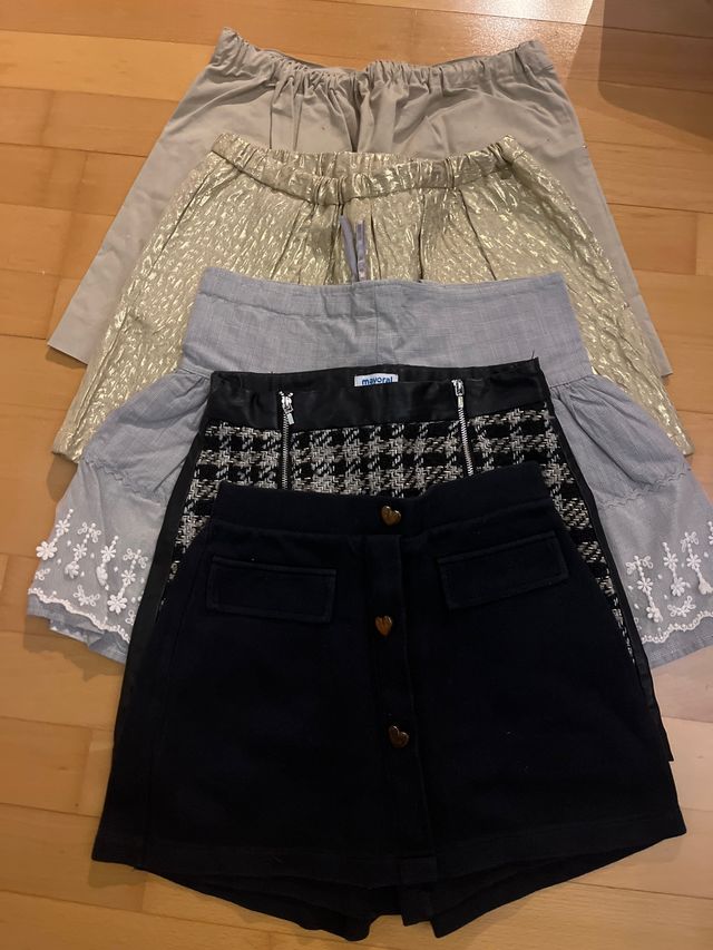 Faldas cortas Mayoral negras y doradas