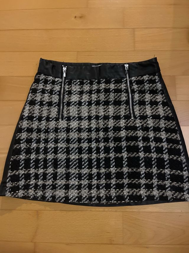Faldas cortas Mayoral negras y doradas