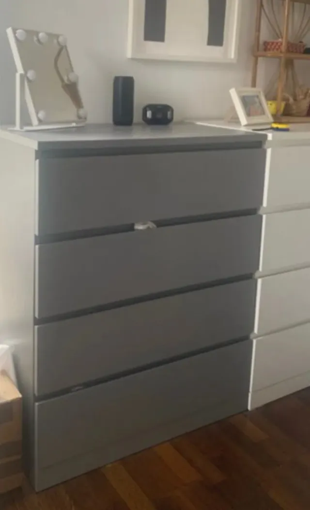 Cómoda Malm 4 cajones gris