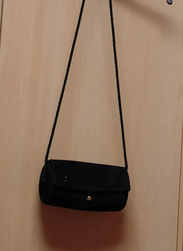 Bolso de terciopelo negro