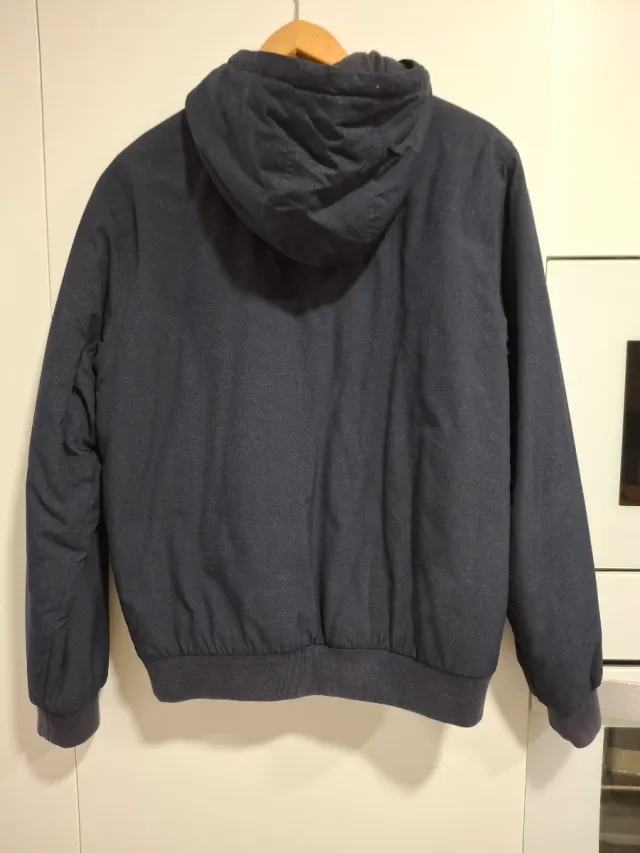 Chaqueta Fred Perry con capucha azul marino tejano