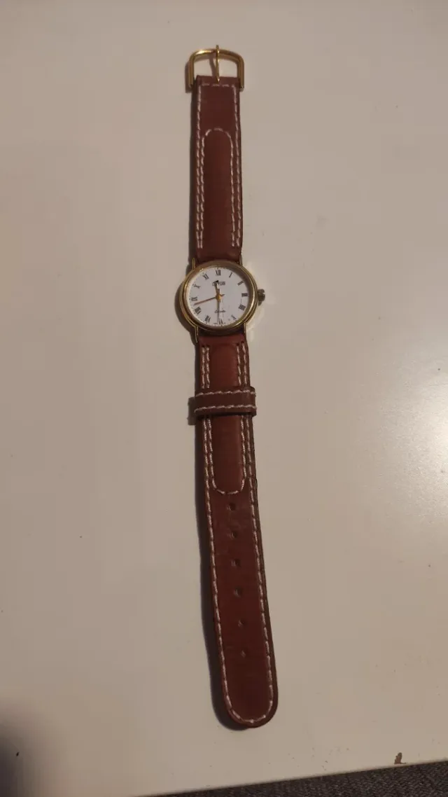 Lotus Clásico Mujer Vintage. Elegante, Dorado.