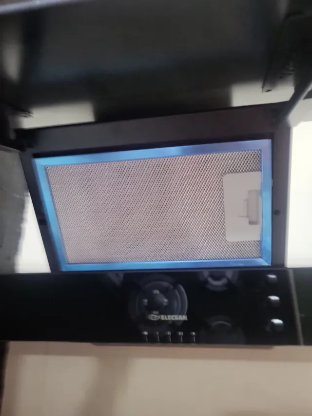 Campana extractora de cristal negra