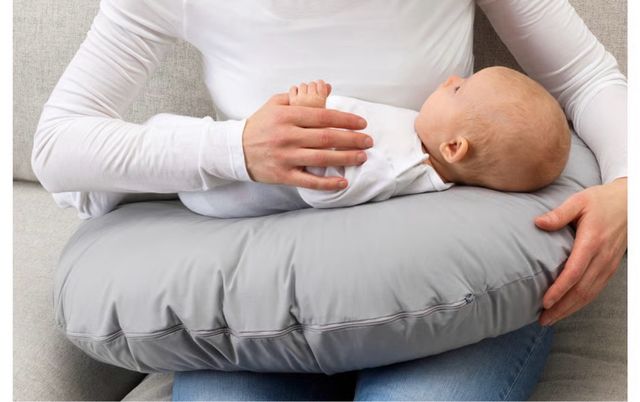 Cojín de lactancia con funda lavable