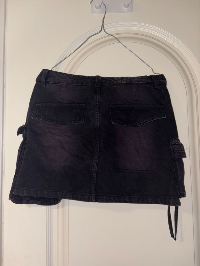 Falda cargo Bershka negra