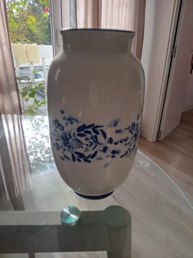 Jarrón de cerámica antiguo azul y blanco