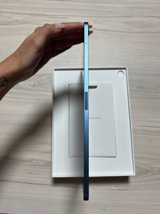 iPad Air (5th Generation) Wi-Fi 64G Azul