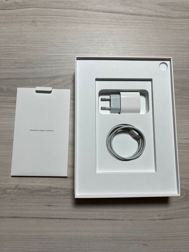 iPad Air (5th Generation) Wi-Fi 64G Azul