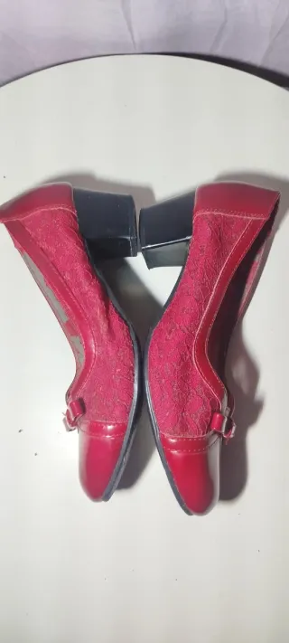 Zapatos de tacón rojos con encaje talla 36