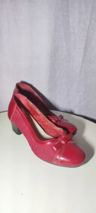 Zapatos de tacón rojos con encaje talla 36