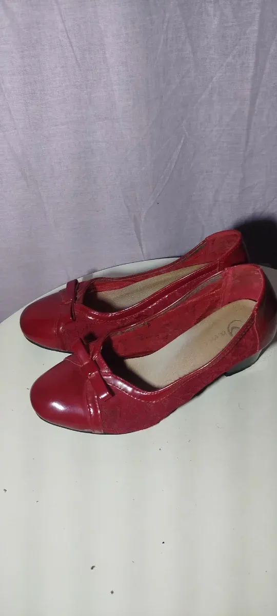 Zapatos de tacón rojos con encaje talla 36