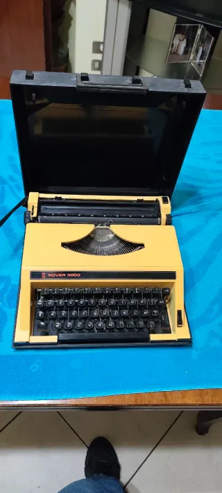 Macchina da scrivere Rover 3000