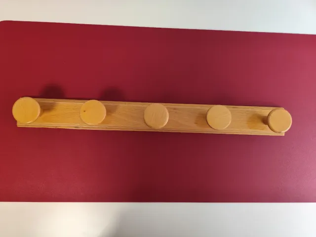 Perchero de madera con 5 ganchos