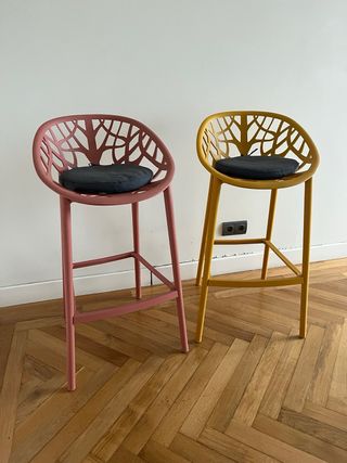 Taburetes de resina , rosa palo y mostaza