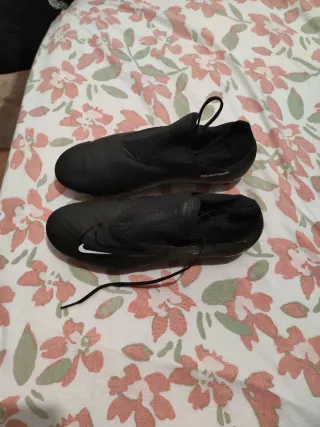 Nike Phantom botas de fútbol.