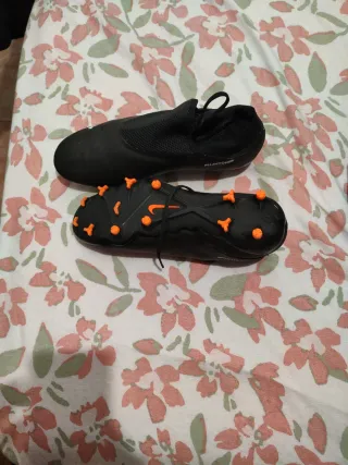 Nike Phantom botas de fútbol.