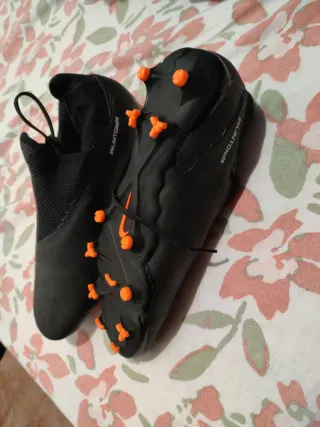 Nike Phantom botas de fútbol.