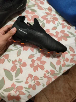 Nike Phantom botas de fútbol.