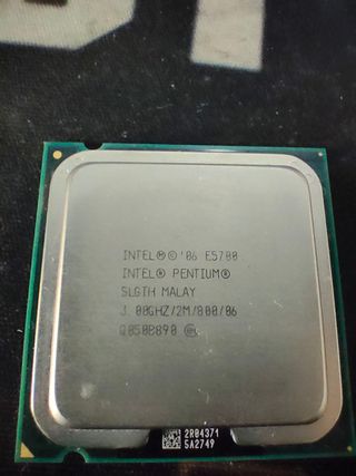 Intel Core 2 Quad Q6600 + INTEL PENTIUM E5700