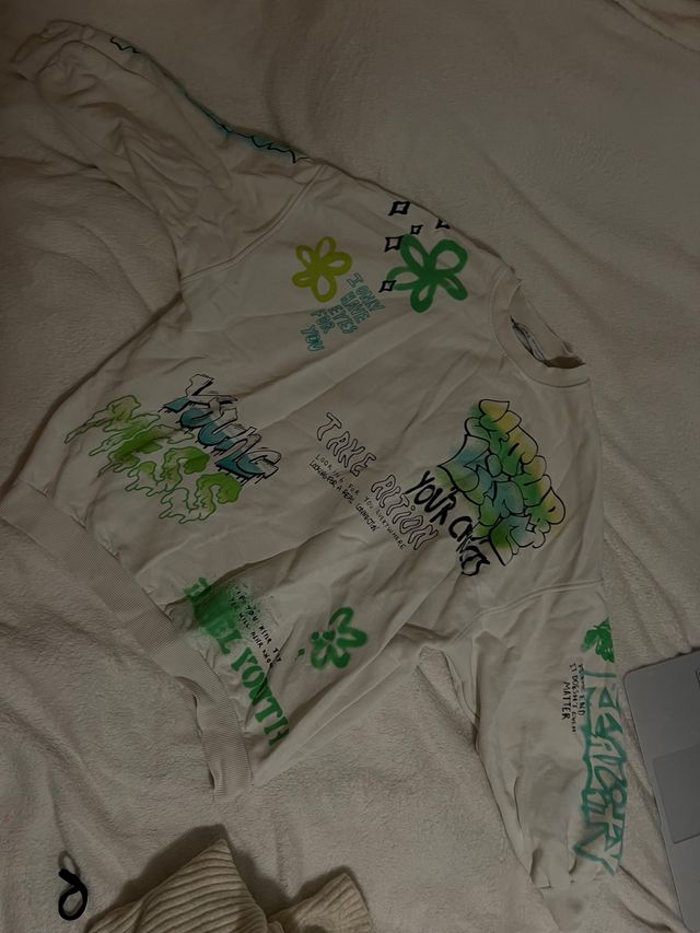 Sudadera gráfica blanca y verde