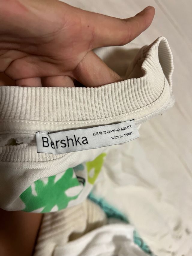 Sudadera gráfica blanca y verde