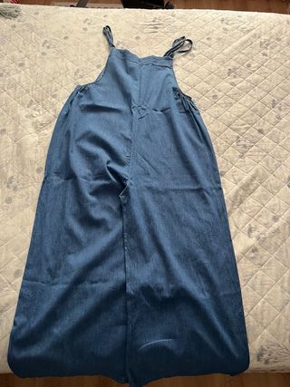 Peto vaquero ancho y camiseta