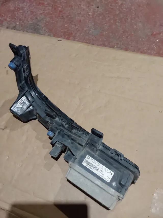 DS DS7 Crossback Faro Izquierdo