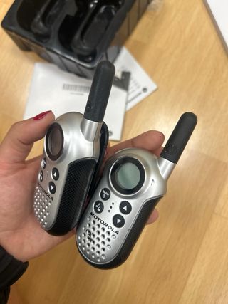 2 Walkie Talkies Motorola Plata y Negro