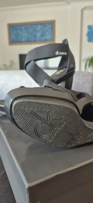 Sandalias cuña Calvin Klein negras