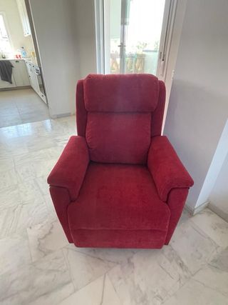 2 poltrone elettriche e 1 divano da 2m