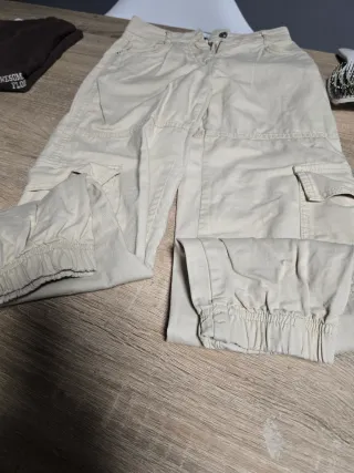 Pantalón cargo Bershka beige