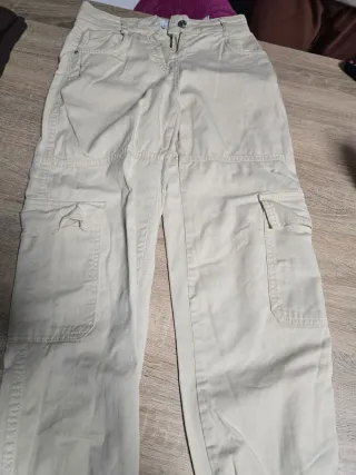 Pantalón cargo Bershka beige
