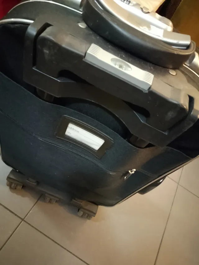 Maleta pequeña negra