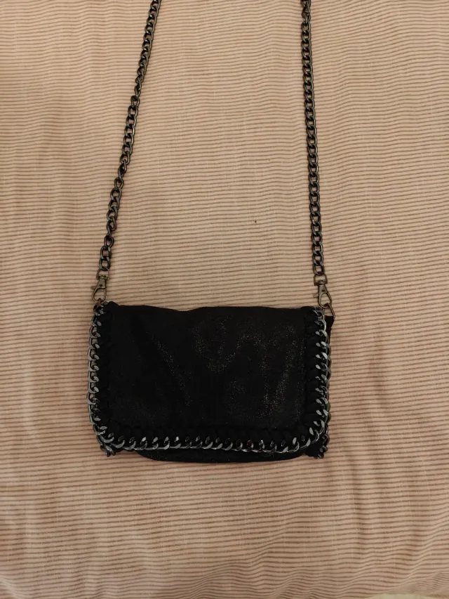 Bolso piel negro cadena