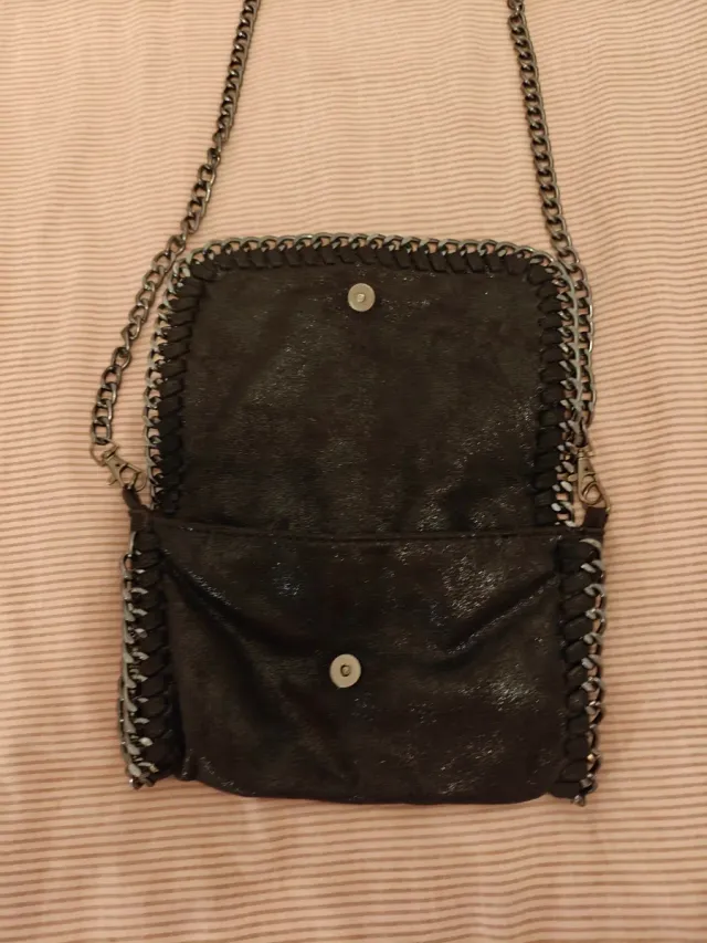 Bolso piel negro cadena