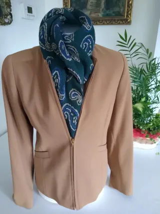 Bufanda Condestable Paisley Verde , beige y azul.