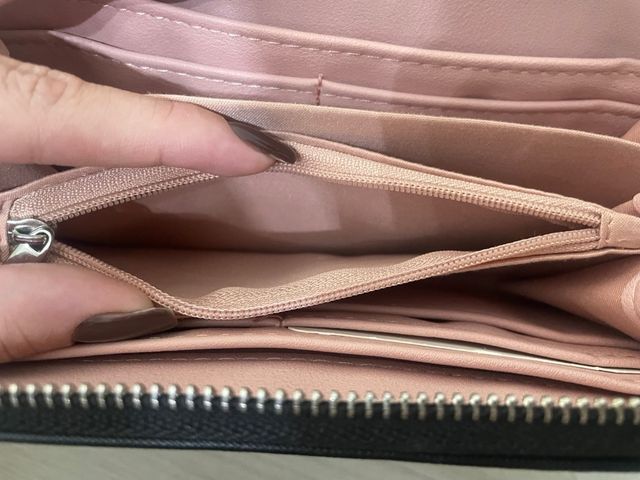 Monedero Stradivarius lunares