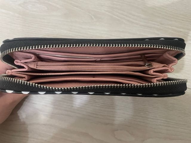 Monedero Stradivarius lunares