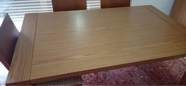 Mesa extensible comedor y 4 sillas