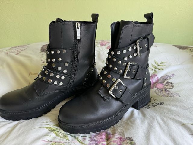 Botas Zara Piel Tachuelas Hebillas