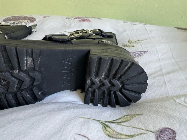 Botas Zara Piel Tachuelas Hebillas