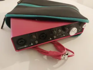 Focusrite Scarlett 2i4 Interfaz Audio