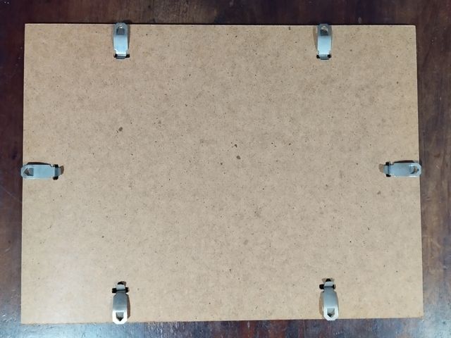 Portatitulos cristal con 6 clips de metal, soporte