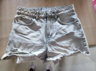Shorts vaqueros desgastados talla 32 y falda