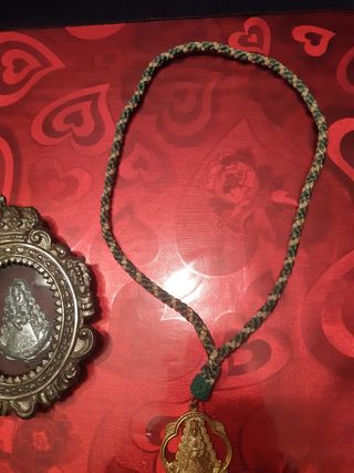 ROCIEROS Relicario Virgen del Rocio y medalla Roci