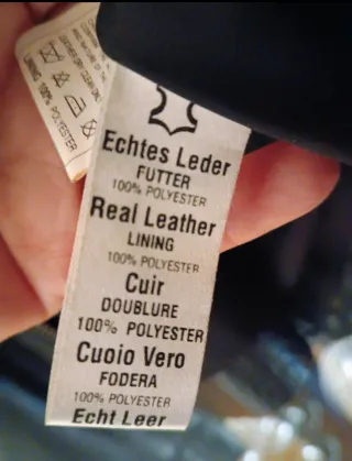 Cazadora de cuero negra